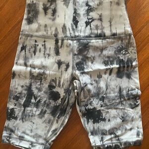 lululemon Align Shorts - Size 6